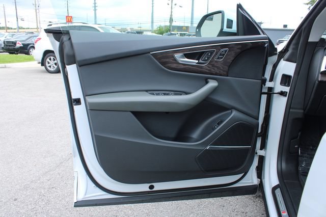Used 2021 Audi Q8 Prestige AWD/4WD image 10