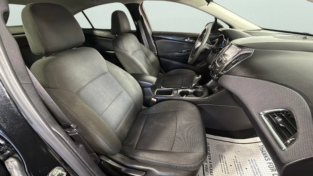 Used 2017 Chevrolet Cruze LT w/ Convenience Package FWD image 29