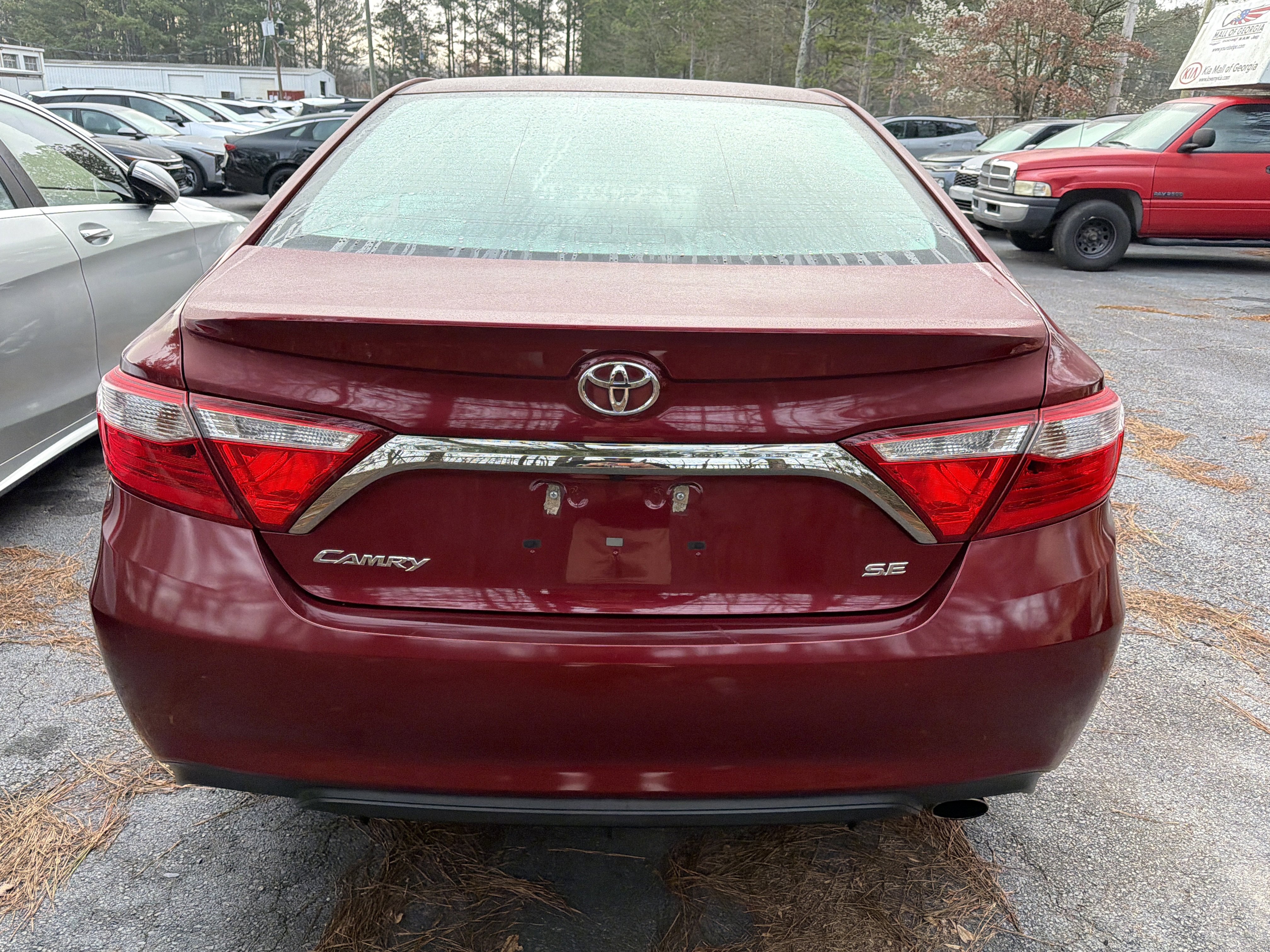 Used 2017 Toyota Camry SE image 9