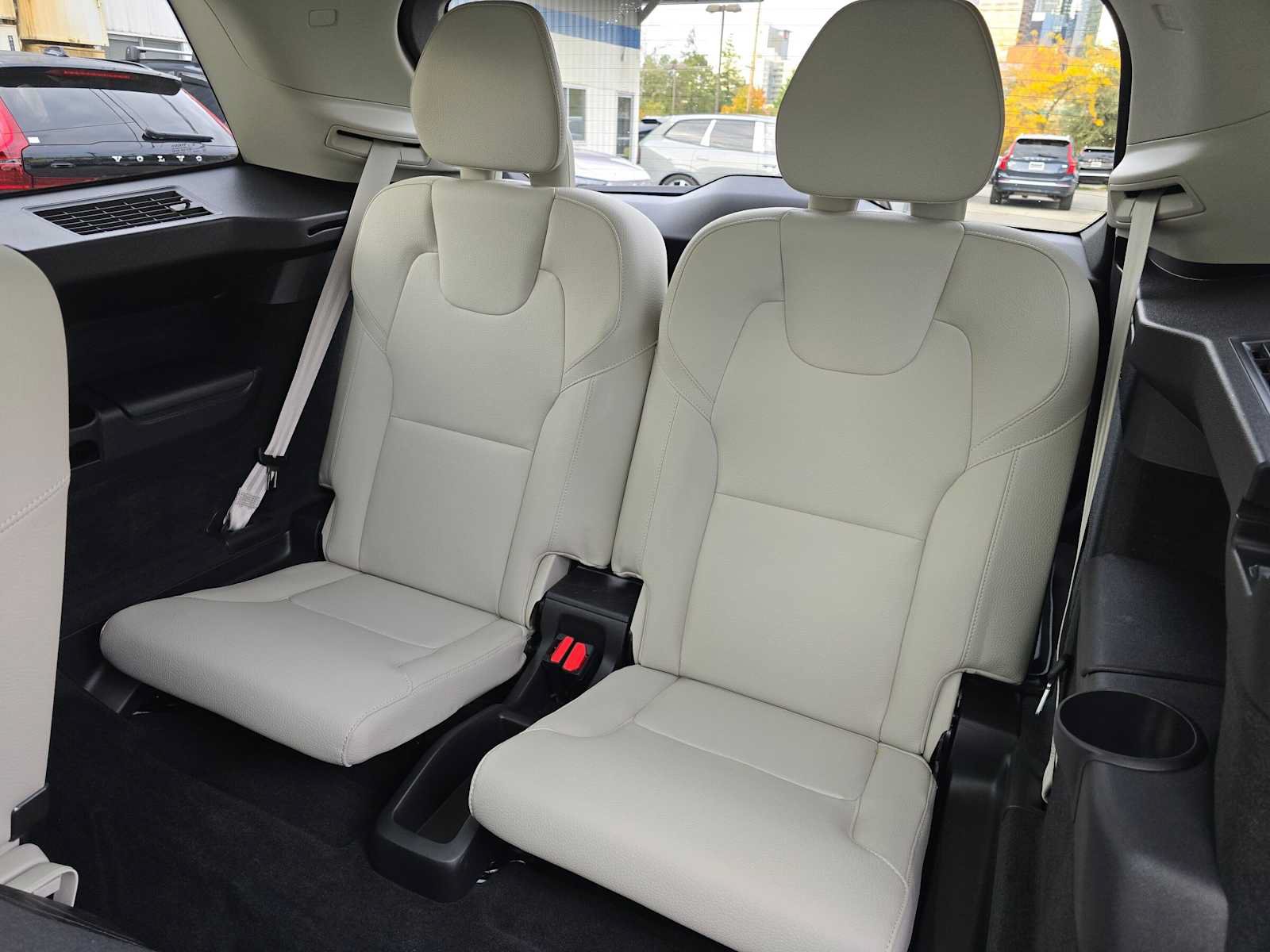 Certified 2025 Volvo XC90 T8 Plus w/ Protection Package Premier AWD/4WD image 18