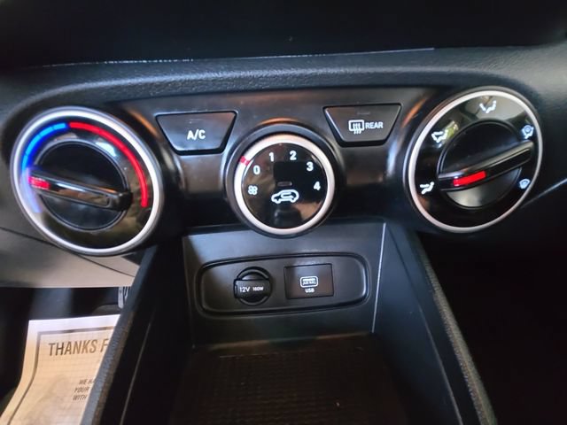 Used 2021 Hyundai Venue FWD image 17