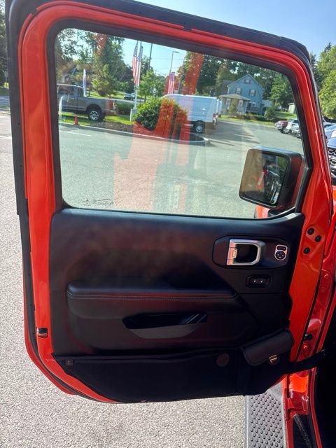 Used 2018 Jeep Wrangler Unlimited Sahara AWD/4WD image 16