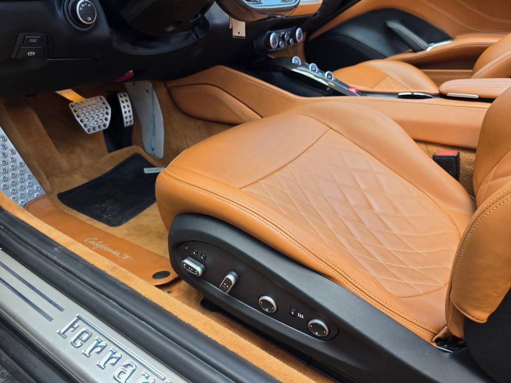 Used 2015 Ferrari California T RWD image 29