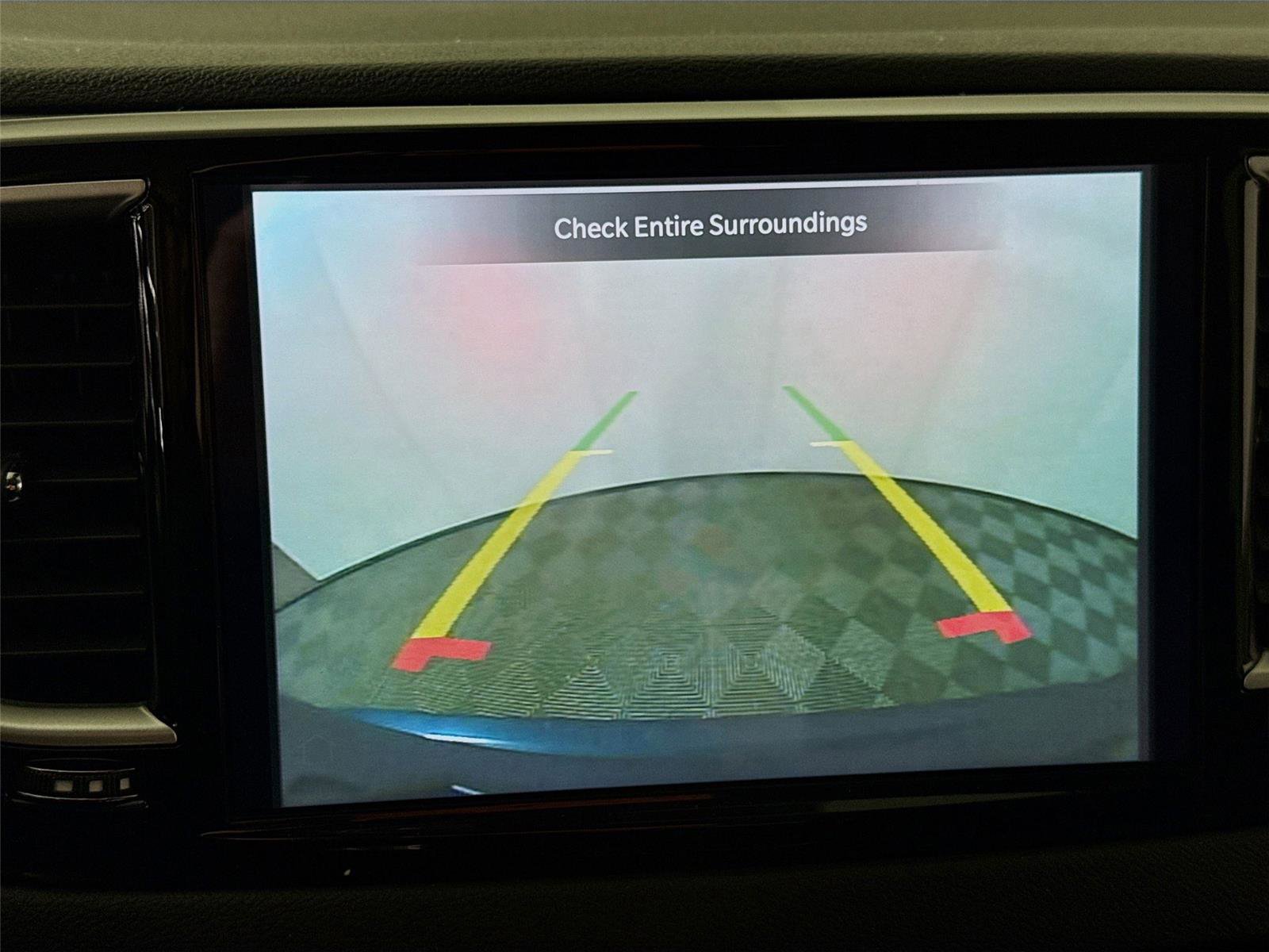 Used 2023 Chrysler Pacifica Touring-L image 7