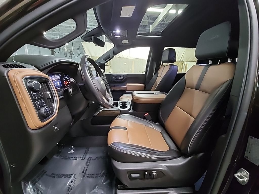 Used 2019 Chevrolet Silverado 1500 High Country w/ Technology Package AWD/4WD image 2