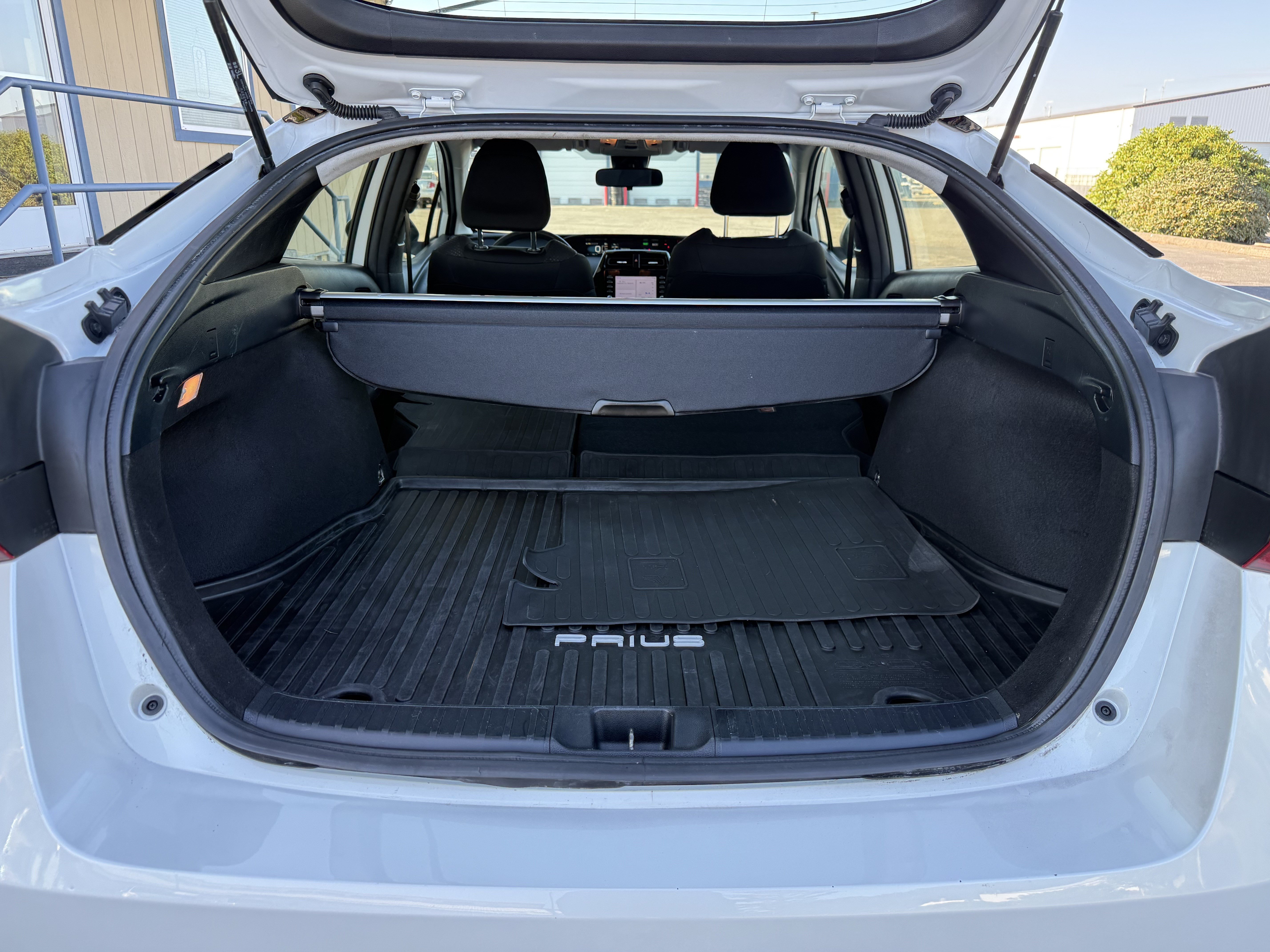 Used 2022 Toyota Prius LE AWD/4WD image 25