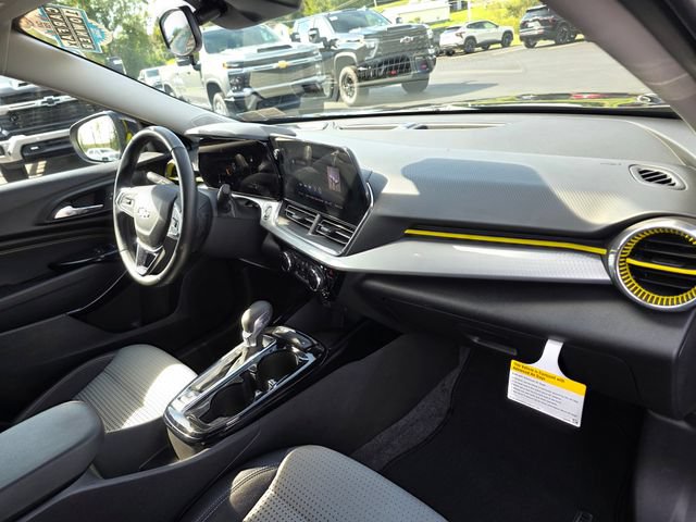 Used 2025 Chevrolet Trax LT w/ Driver Confidence Package FWD image 23
