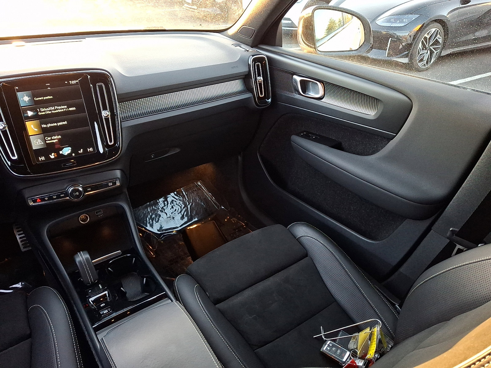 Used 2021 Volvo XC40 T5 R-Design w/ Climate Package image 16