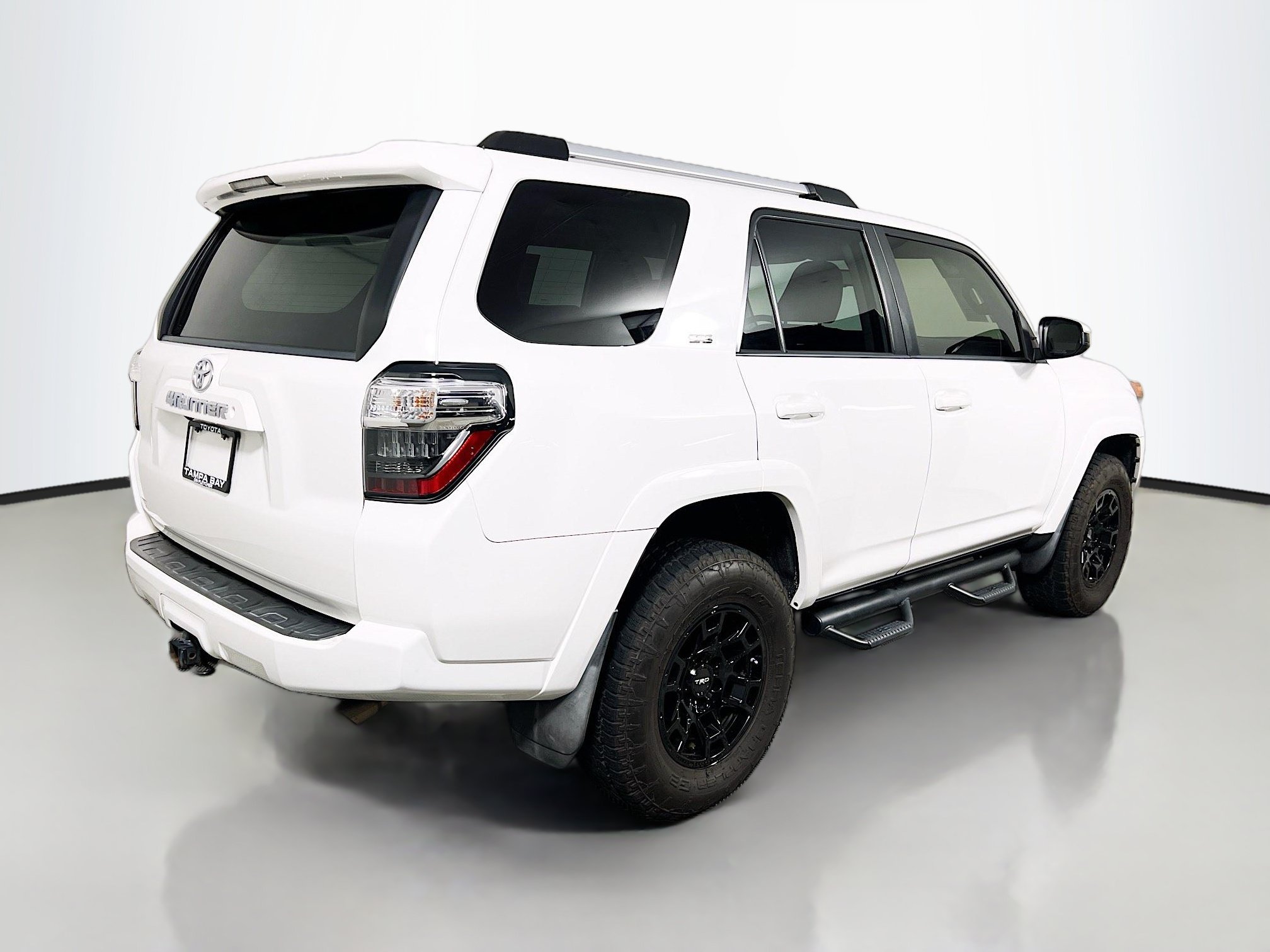 Used 2020 Toyota 4Runner SR5 AWD/4WD image 4