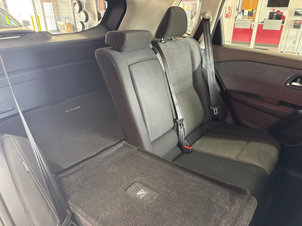 Certified 2023 Nissan Rogue SV FWD image 27