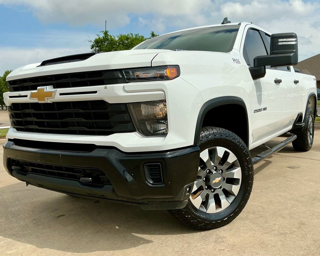 Used 2024 Chevrolet Silverado 2500 Custom w/ Custom Value Package image 3