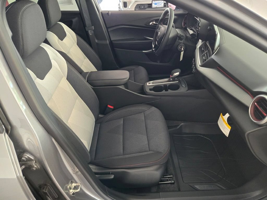 New 2026 Chevrolet Trax RS w/ Driver Confidence Package FWD image 6