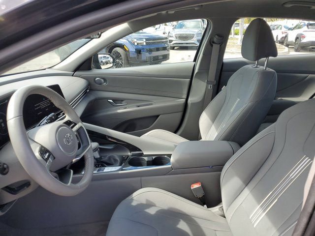 Certified 2023 Hyundai Elantra SEL w/ Convenience Package image 18