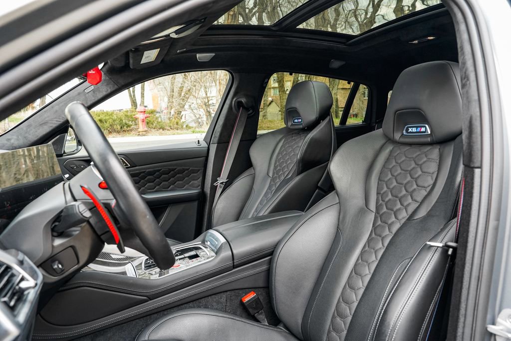 Used 2024 BMW X6 M Competition w/ Executive Package image 17