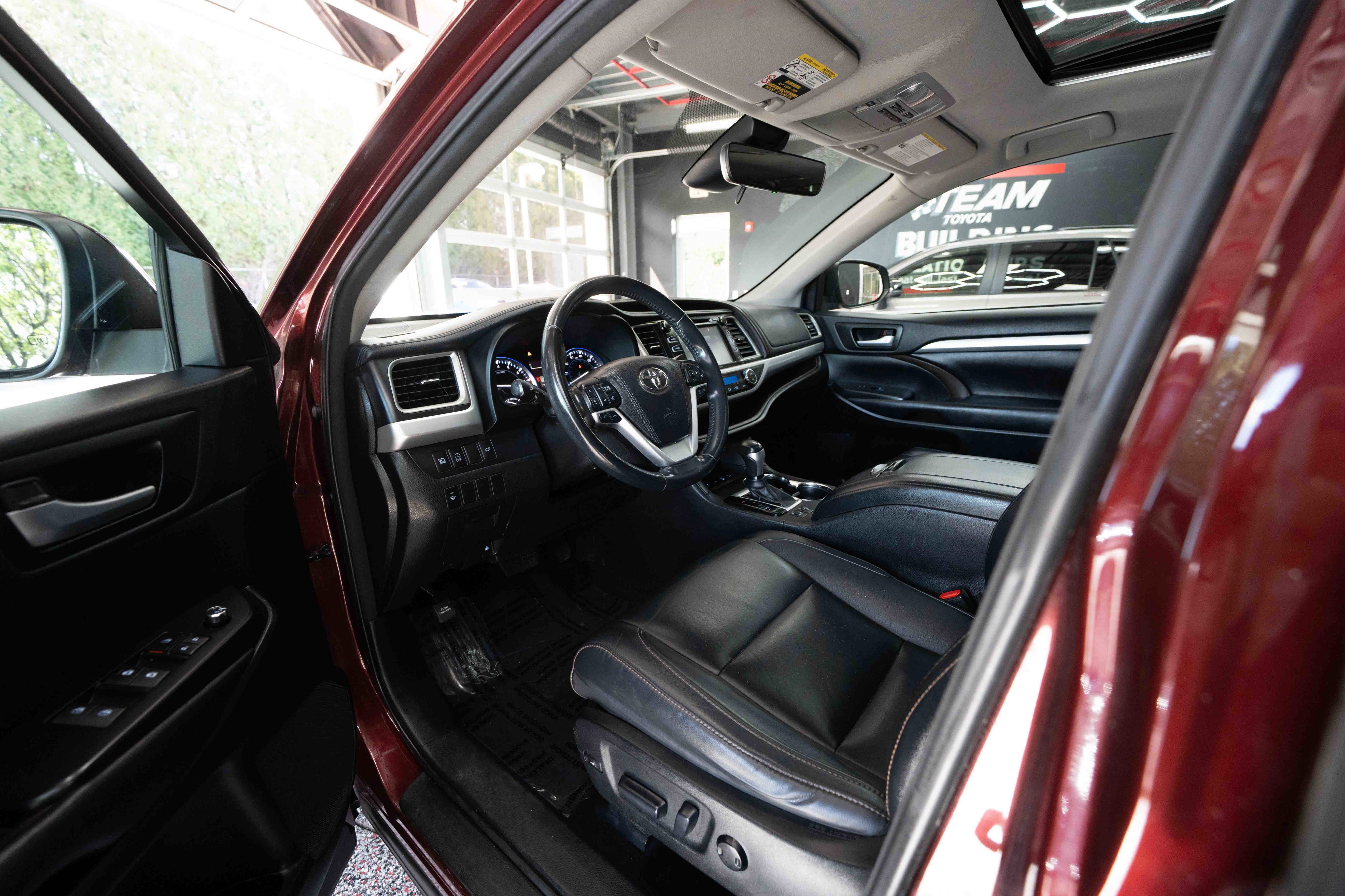 Used 2017 Toyota Highlander XLE image 8