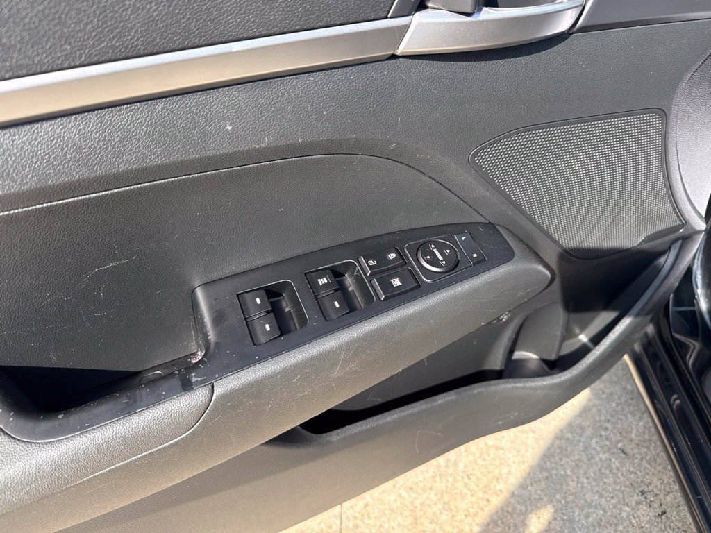 Used 2020 Hyundai Elantra SE w/ Cargo Package (C1) FWD image 20