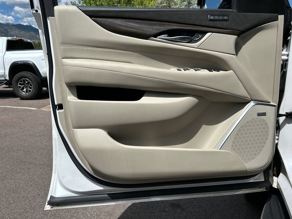 Used 2020 Cadillac Escalade Luxury AWD/4WD image 33