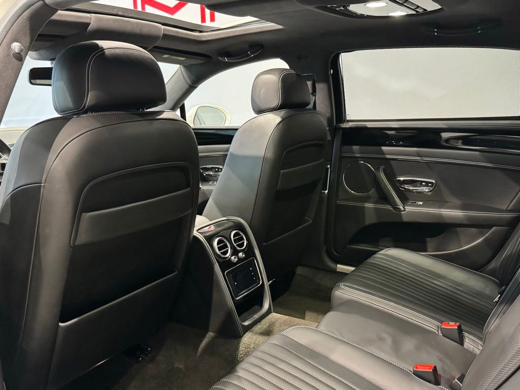 Used 2018 Bentley Flying Spur V8 image 30