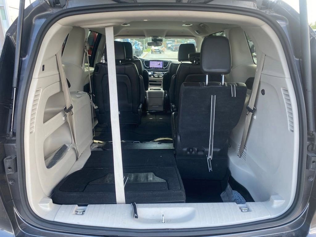 Used 2023 Chrysler Pacifica Touring-L FWD image 26