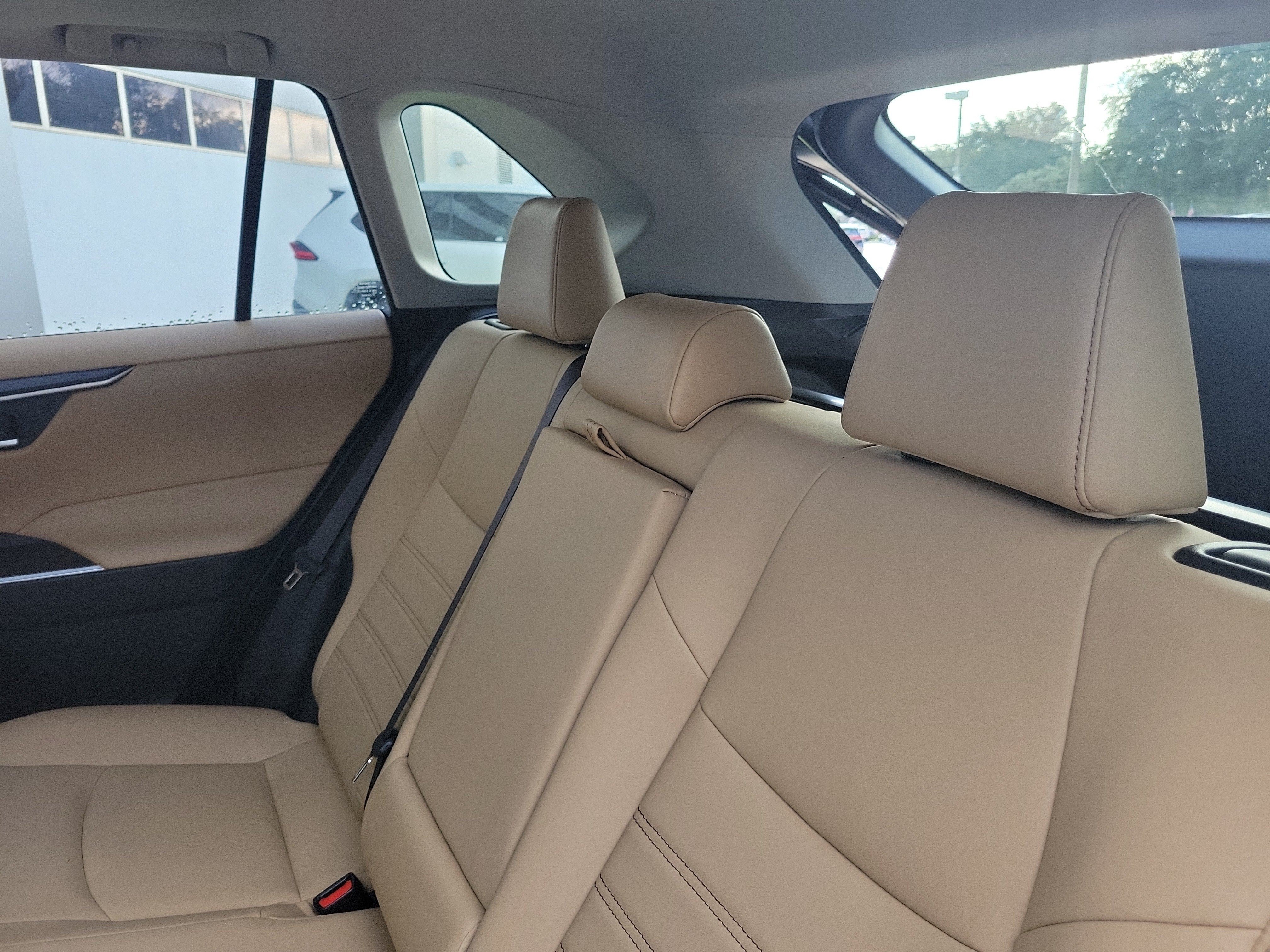 Used 2019 Toyota RAV4 XLE Premium FWD image 14