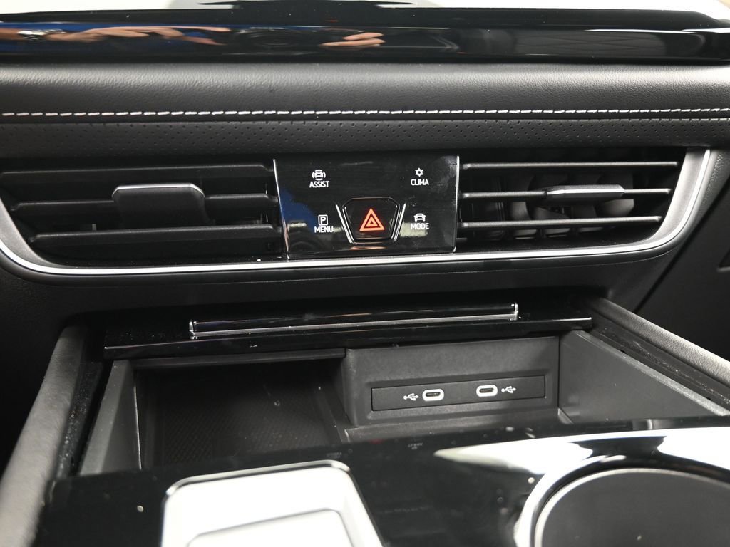 Used 2024 Volkswagen Atlas Cross Sport SE image 24