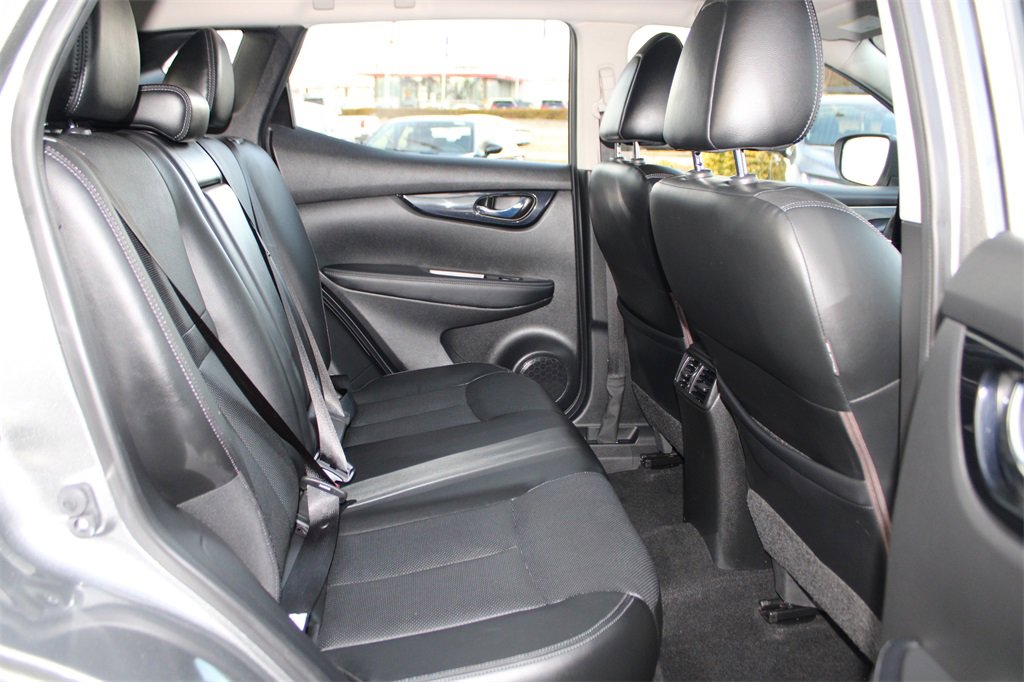 Used 2018 Nissan Rogue Sport SL w/ SL Premium Package image 12