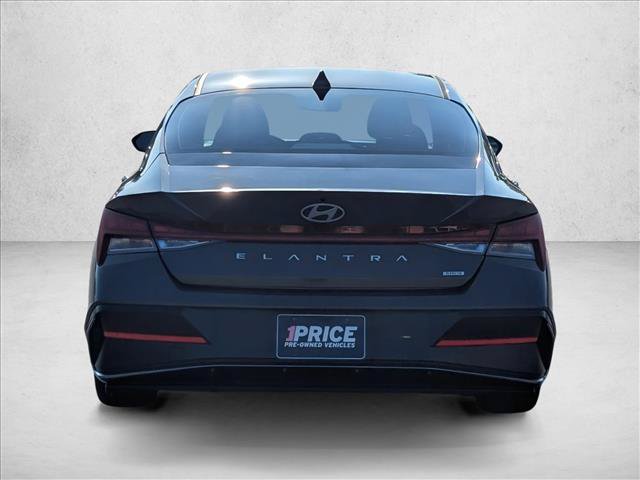 Certified 2025 Hyundai Elantra Limited FWD image 6