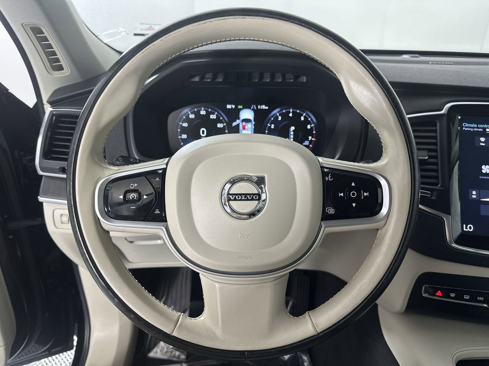 Used 2020 Volvo XC90 T5 Momentum w/ Protection Package Premier FWD image 14