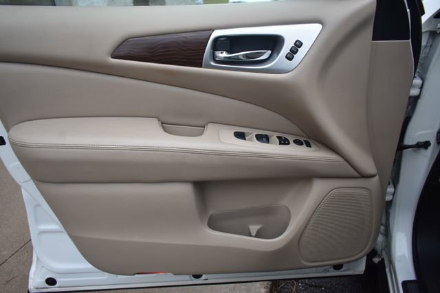 Used 2017 Nissan Pathfinder Platinum w/ Family Entertainment Package image 18