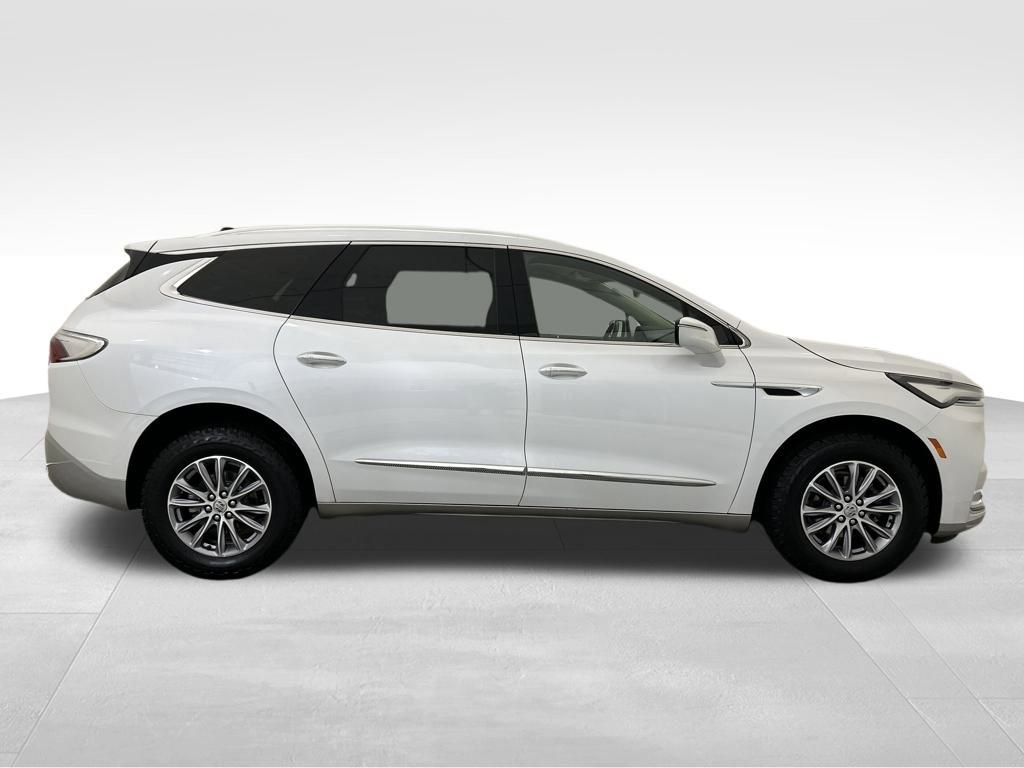 Used 2023 Buick Enclave Essence image 7