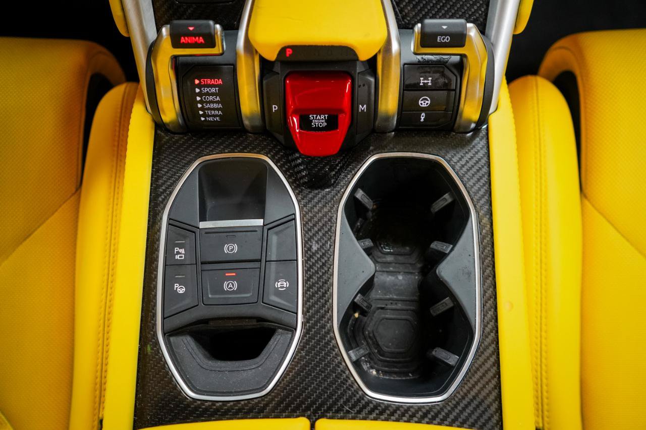 Used 2021 Lamborghini Urus AWD/4WD image 19