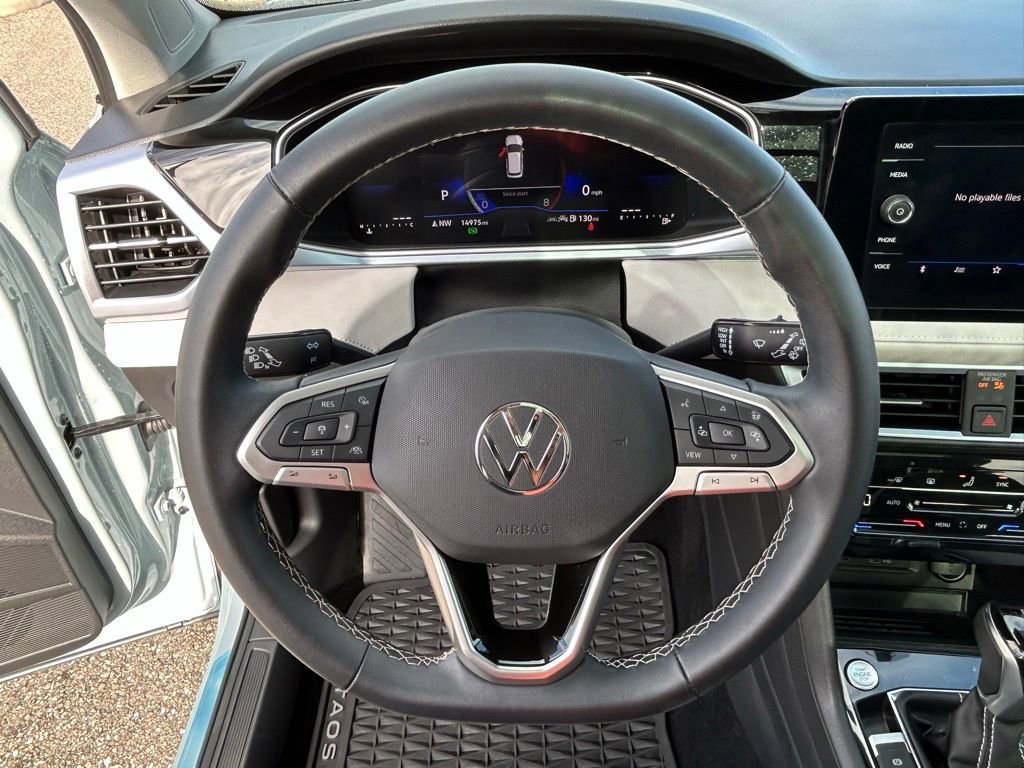 Used 2025 Volkswagen Taos SE image 16