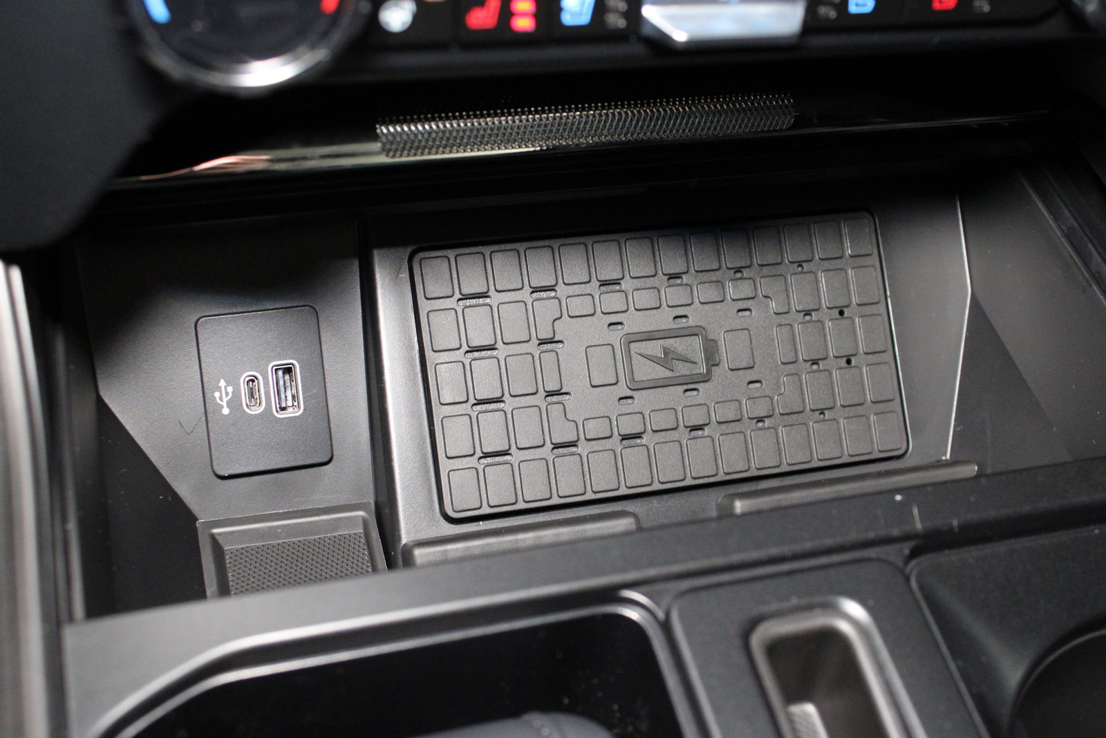 New 2025 Ford F150 Lariat w/ Equipment Group 502A High AWD/4WD image 17