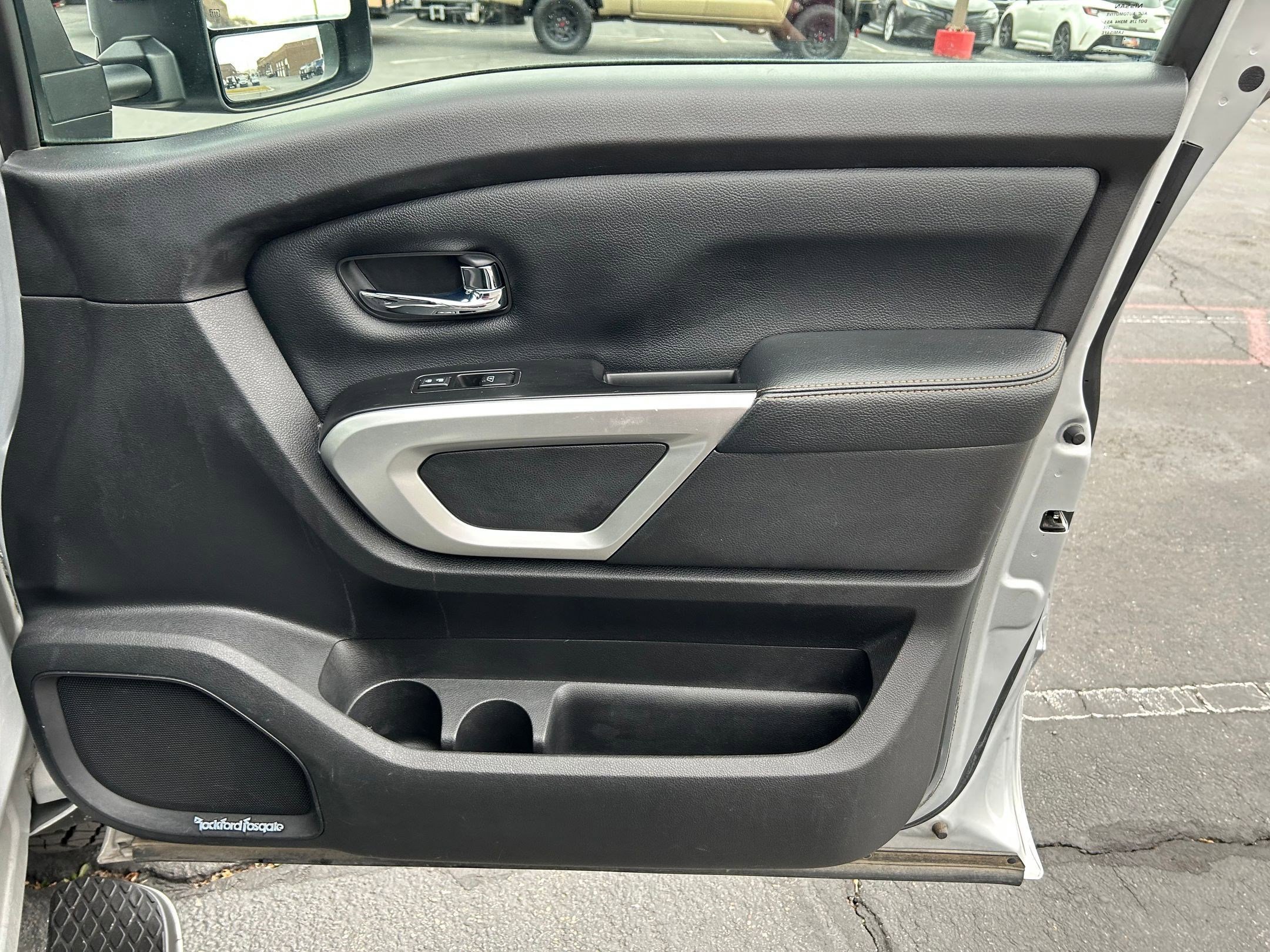 Used 2017 Nissan Titan SL image 26