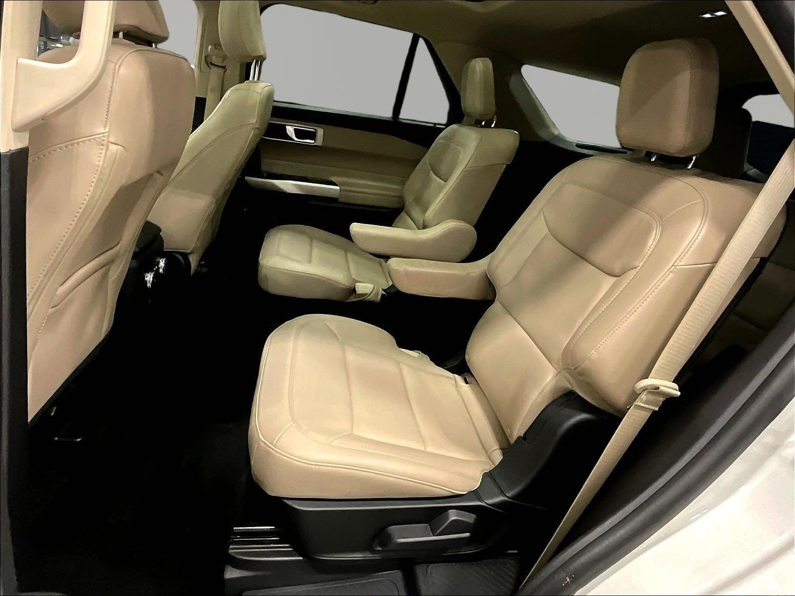 Used 2022 Ford Explorer XLT w/ Equipment Group 202A AWD/4WD image 22