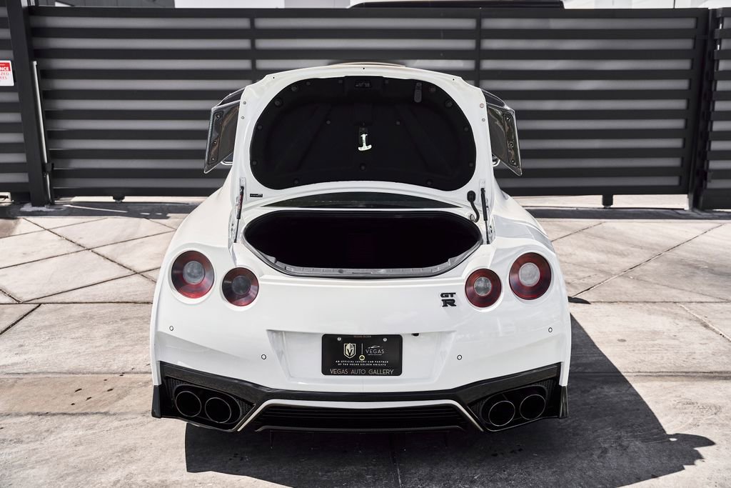 Used 2021 Nissan GT-R Premium image 24