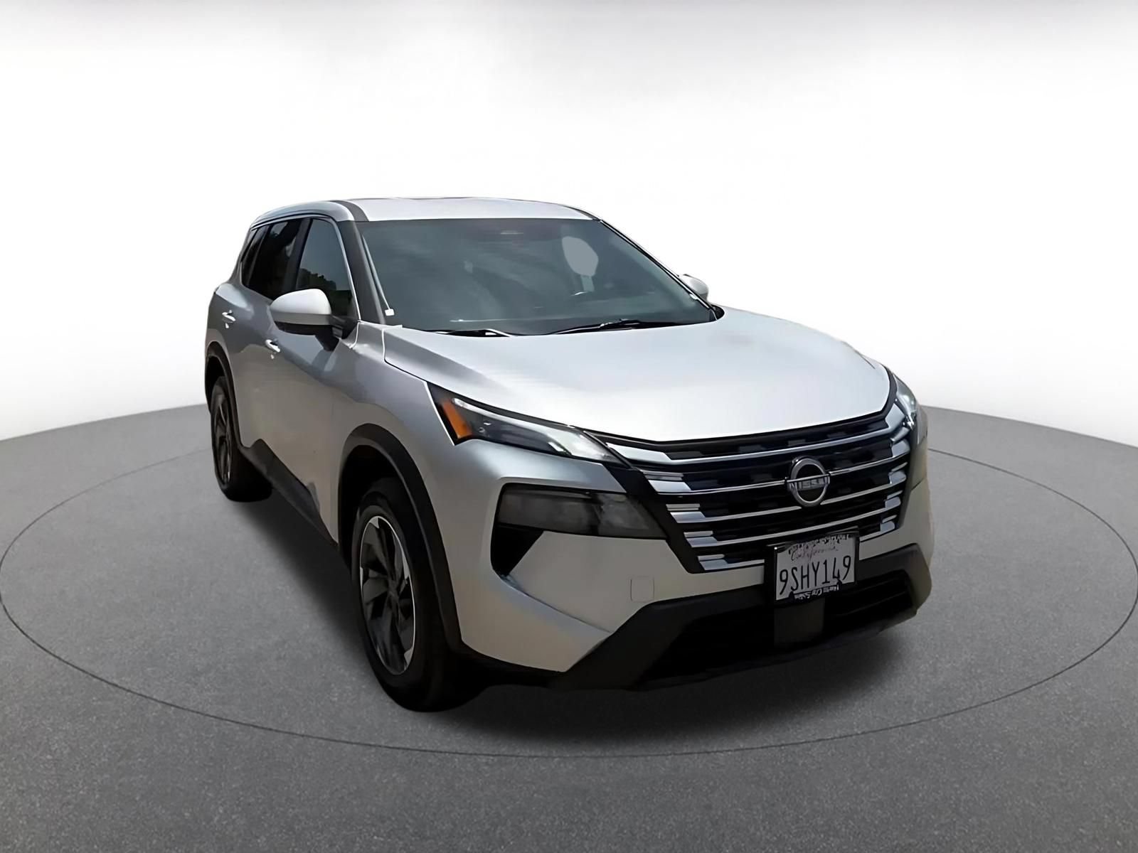 Used 2025 Nissan Rogue SV FWD image 3