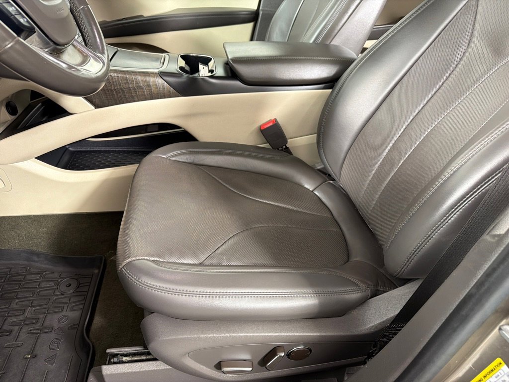 Used 2020 Lincoln Nautilus Reserve image 12