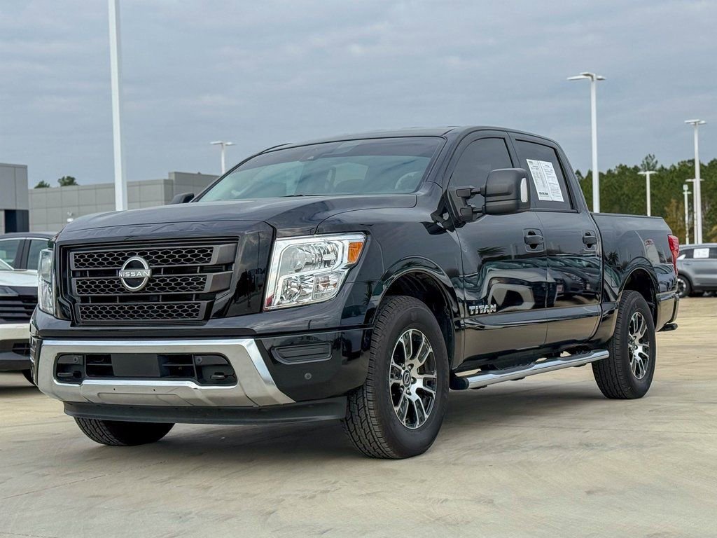 Used 2024 Nissan Titan SV w/ SV Convenience Package image 3