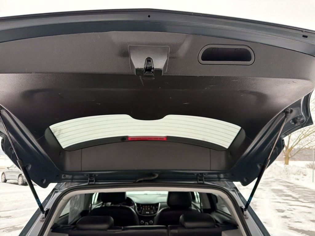 Used 2022 Chevrolet Trax LT w/ LT Convenience Package image 27