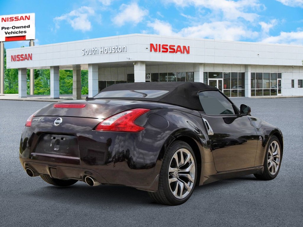 Used 2010 Nissan 370Z Touring image 4
