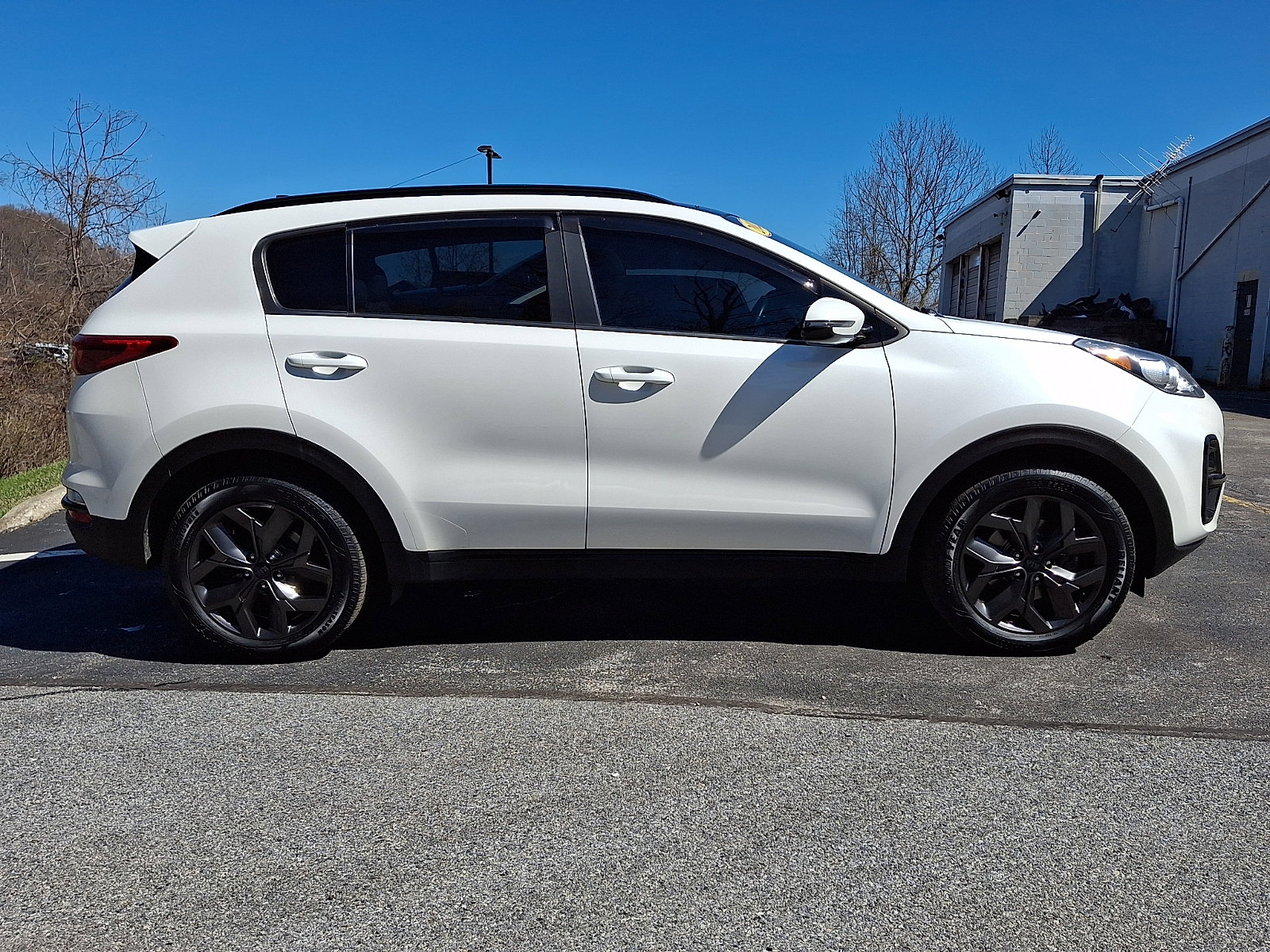 Used 2022 Kia Sportage Nightfall Edition image 7