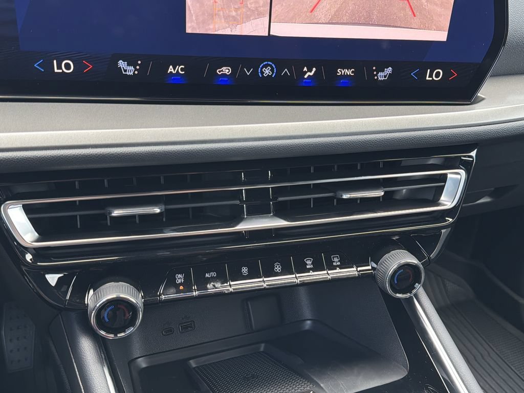 New 2026 Chevrolet Traverse LT w/ Midnight/Sport Edition FWD image 6