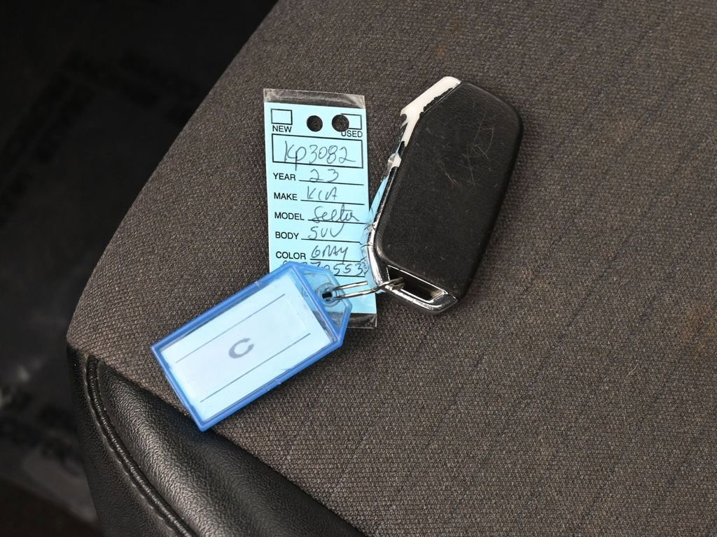 Used 2023 Kia Seltos S w/ Navigation Package image 18