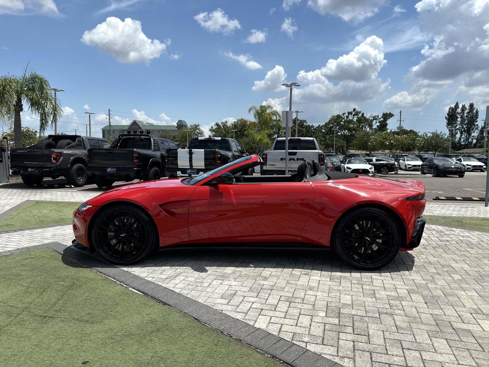 Used 2022 Aston Martin V8 Vantage Roadster RWD image 3