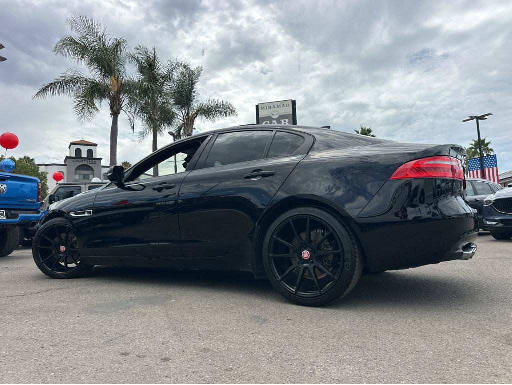 Used 2017 Jaguar XE RWD image 3