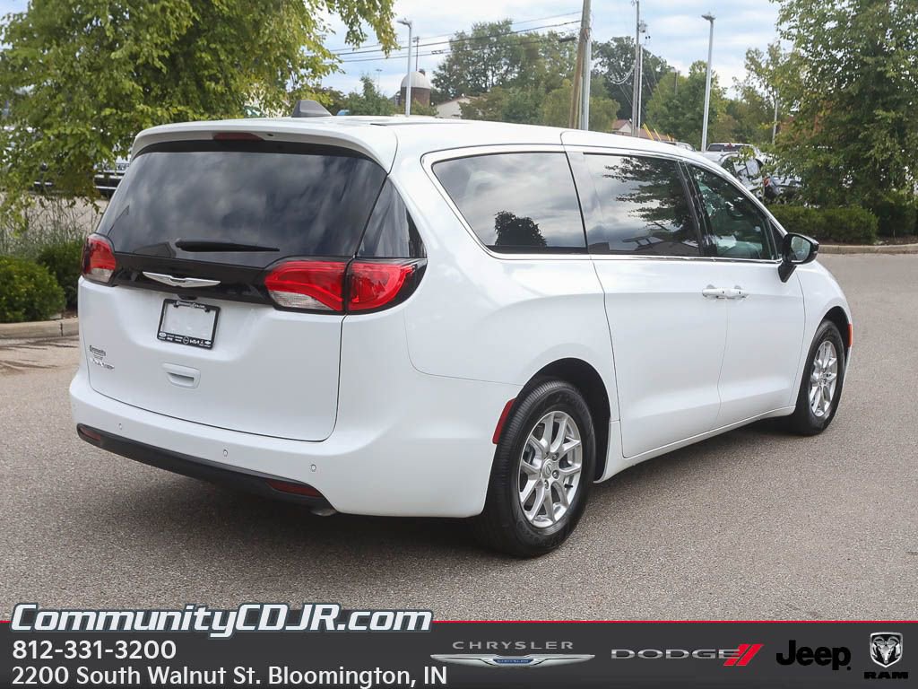 New 2026 Chrysler Voyager LX FWD image 7