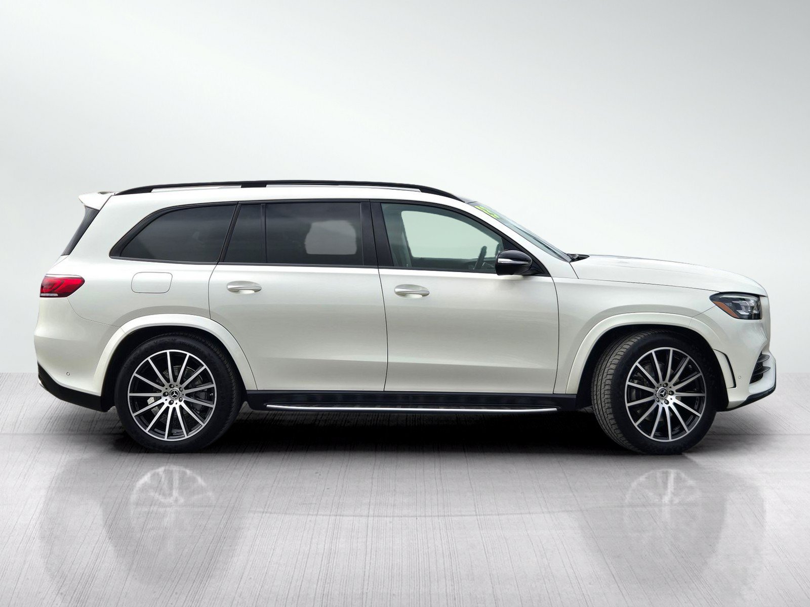 Used 2023 Mercedes-Benz GLS 450 4MATIC image 3