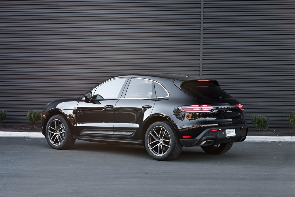 Certified 2024 Porsche Macan image 3