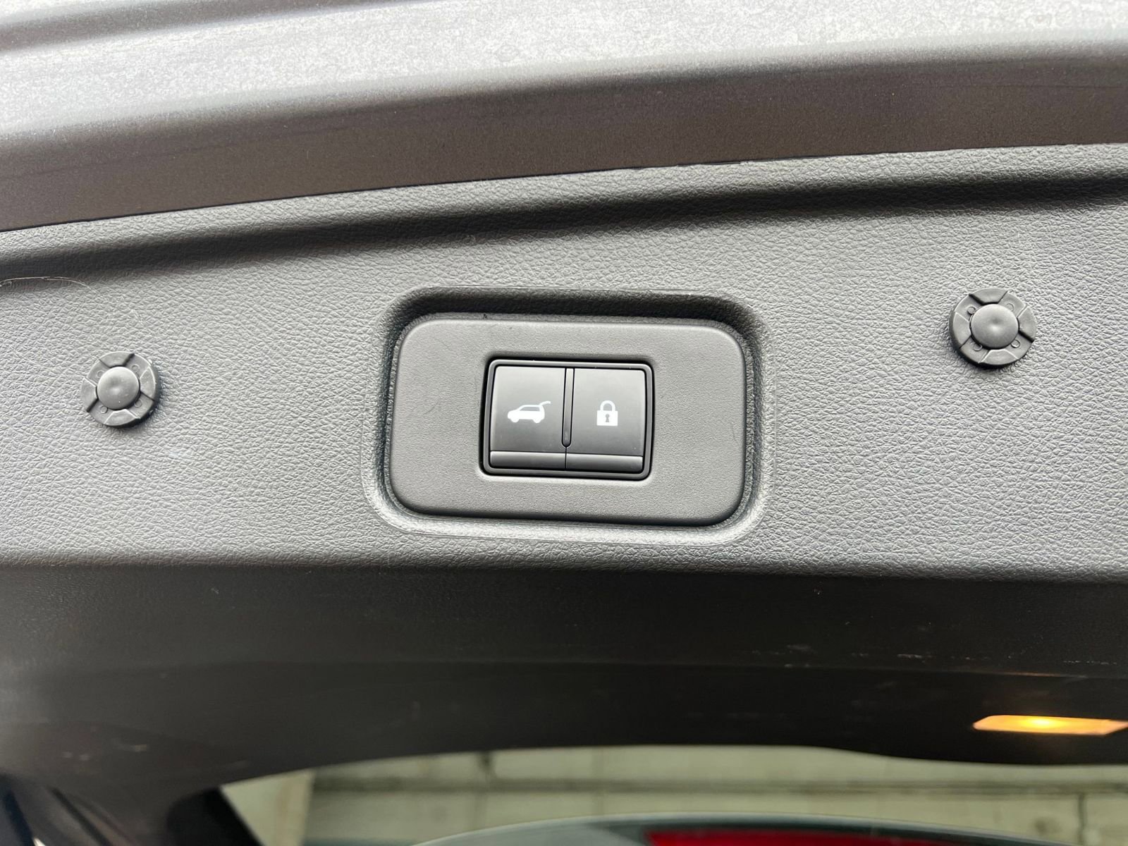 Used 2025 Nissan Pathfinder SV AWD/4WD image 21